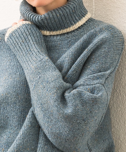ALLUMER（アリュメール）の「ネップヤーンビッグシルエットタートルネック（ニット/セーター・レディース・ブラック/ブルー・1）」の7枚目の写真