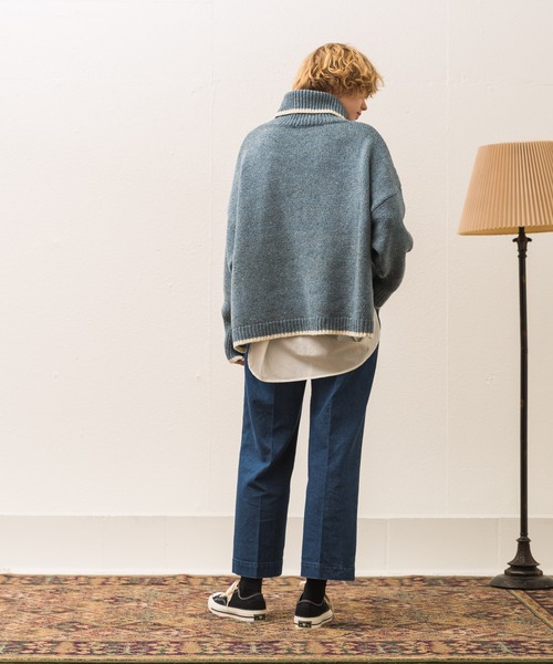 ALLUMER（アリュメール）の「ネップヤーンビッグシルエットタートルネック（ニット/セーター・レディース・ブラック/ブルー・1）」の9枚目の写真