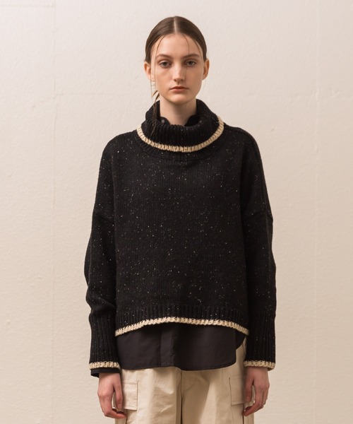 ALLUMER（アリュメール）の「ネップヤーンビッグシルエットタートルネック（ニット/セーター・レディース・ブラック/ブルー・1）」の3枚目の写真