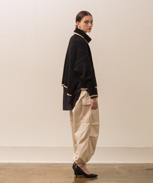 ALLUMER（アリュメール）の「ネップヤーンビッグシルエットタートルネック（ニット/セーター・レディース・ブラック/ブルー・1）」の8枚目の写真