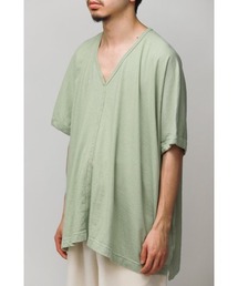 V NECK TEE