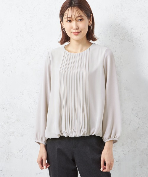 A/C DESIGN BY ALPHA CUBIC(エーシーデザインバイアルファキュービック)の「フロントプリーツTブラウス(Tシャツ/カットソー・レディース・ライトグレー/モカ・LL/M/L)」の2枚目の写真