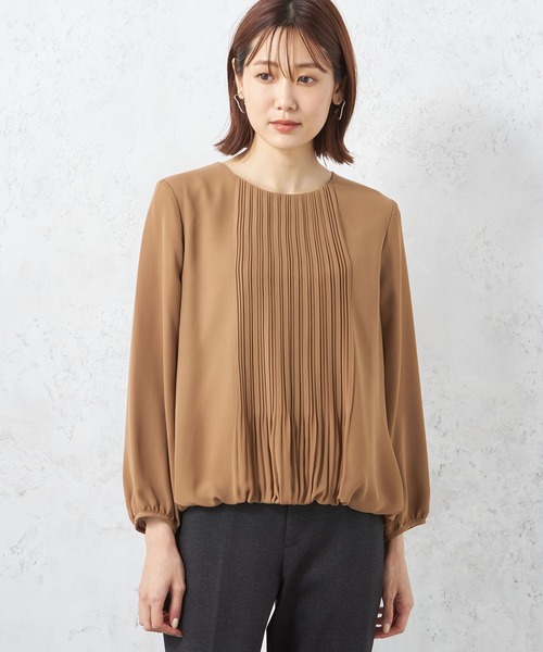 A/C DESIGN BY ALPHA CUBIC(エーシーデザインバイアルファキュービック)の「フロントプリーツTブラウス(Tシャツ/カットソー・レディース・ライトグレー/モカ・LL/M/L)」の1枚目の写真
