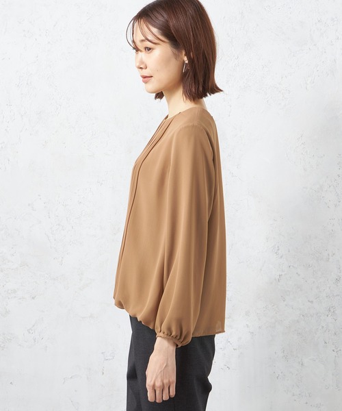 A/C DESIGN BY ALPHA CUBIC(エーシーデザインバイアルファキュービック)の「フロントプリーツTブラウス(Tシャツ/カットソー・レディース・ライトグレー/モカ・LL/M/L)」の4枚目の写真