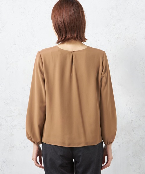 A/C DESIGN BY ALPHA CUBIC(エーシーデザインバイアルファキュービック)の「フロントプリーツTブラウス(Tシャツ/カットソー・レディース・ライトグレー/モカ・LL/M/L)」の5枚目の写真