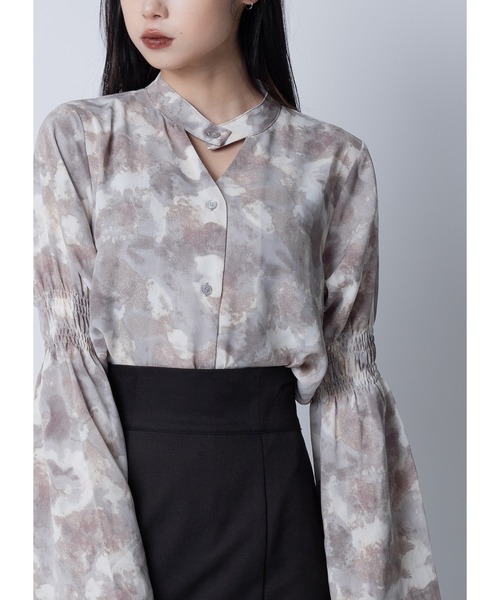 Adoon plain（アドーンプレーン）の「トライアングルネックブラウス（シャツ/ブラウス・レディース・ホワイト/ブラック/グレー/ブラック系その他・FREE）」の4枚目の写真