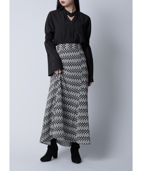 Adoon plain（アドーンプレーン）の「トライアングルネックブラウス（シャツ/ブラウス・レディース・ホワイト/ブラック/グレー/ブラック系その他・FREE）」の13枚目の写真