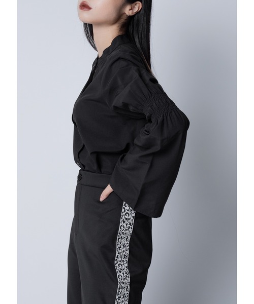 Adoon plain（アドーンプレーン）の「トライアングルネックブラウス（シャツ/ブラウス・レディース・ホワイト/ブラック/グレー/ブラック系その他・FREE）」の6枚目の写真