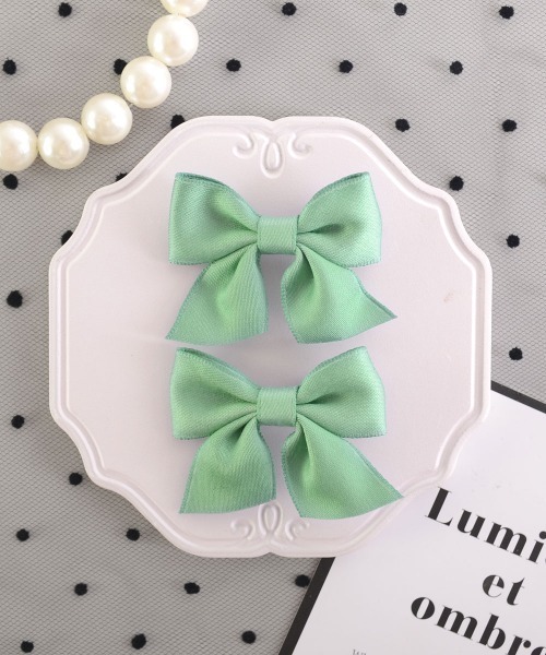 VIBGYOR Women（ヴィブジョー　ウィメン）の「【float】ガーリー カラフル リボン ヘアクリップ【2個セット/8色展開】（バレッタ/ヘアクリップ・レディース・ピンク/ブルー/パープル/ブラック/イエロー/レッド/ネイビー/グリーン・FREE）」の2枚目の写真