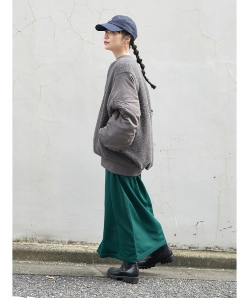 earth music&ecology（アースミュージックアンドエコロジー）の「リバーシブルＭＡ－１（MA-1・レディース・ベージュ/アイボリー/チャコールグレー・M/L）」の18枚目の写真