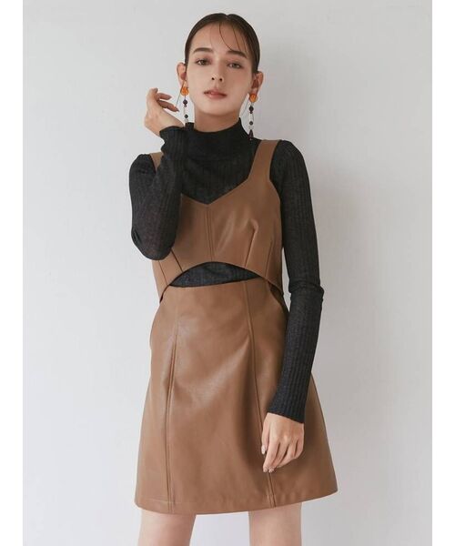 MURUA（ムルーア）の「フロントカットワンピース（ワンピース・レディース・ホワイト/ブラック/キャメル・1/2）」の4枚目の写真