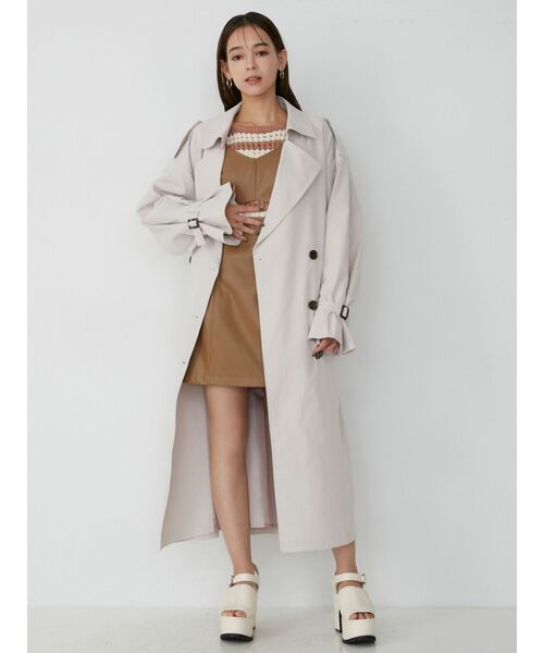 MURUA（ムルーア）の「フロントカットワンピース（ワンピース・レディース・ホワイト/ブラック/キャメル・1/2）」の6枚目の写真