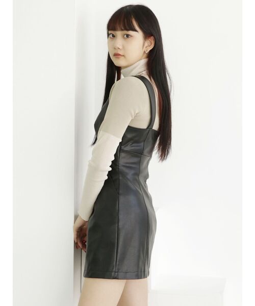 MURUA（ムルーア）の「フロントカットワンピース（ワンピース・レディース・ホワイト/ブラック/キャメル・1/2）」の21枚目の写真