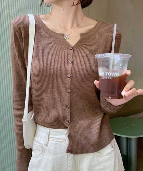 LAC-VERT（ラック・ヴェール）の「スリムフィットリブカーディガン（カーディガン/ボレロ・レディース・ベージュ/ブラウン/ブラック/グレー・FREE）」の6枚目の写真