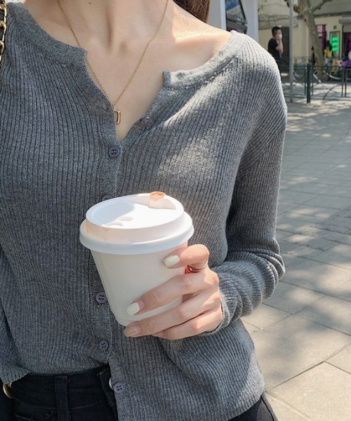 LAC-VERT（ラック・ヴェール）の「スリムフィットリブカーディガン（カーディガン/ボレロ・レディース・ベージュ/ブラウン/ブラック/グレー・FREE）」の22枚目の写真