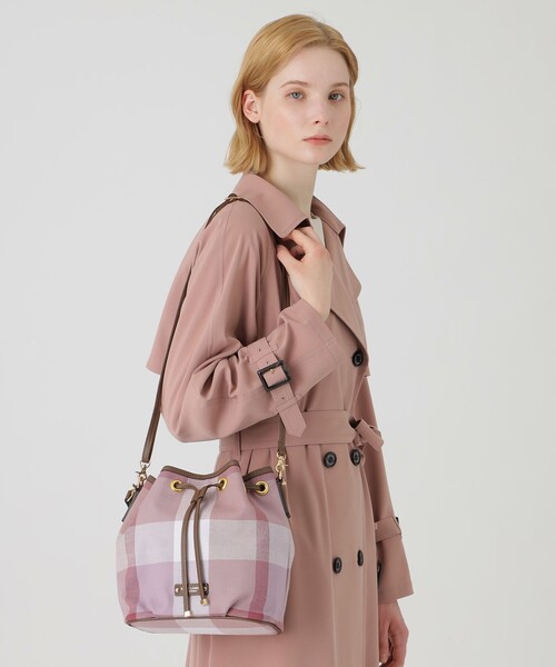 BLUE LABEL CRESTBRIDGE（ブルーレーベルクレストブリッジ）の