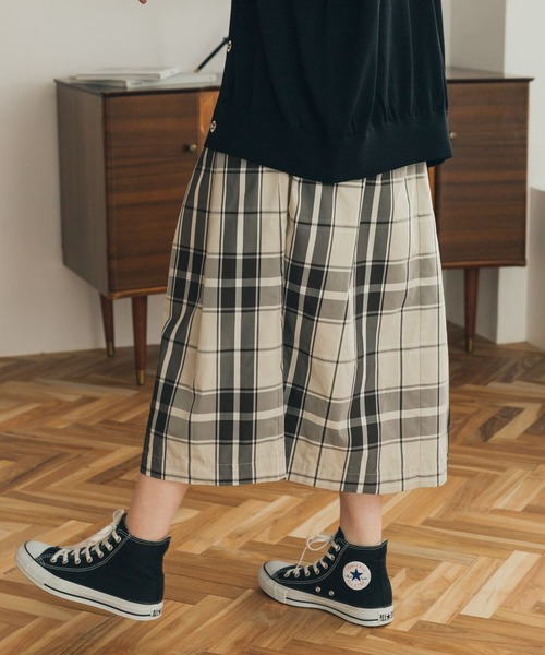 FORK&SPOON(フォークアンドスプーン)の「FORK&SPOON PEタフタチェックスカート(スカート・レディース・ネイビー/ベージュ・1/2)」の4枚目の写真
