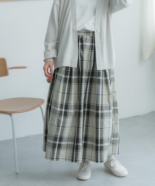 FORK&SPOON(フォークアンドスプーン)の「FORK&SPOON PEタフタチェックスカート(スカート・レディース・ネイビー/ベージュ・1/2)」の6枚目の写真
