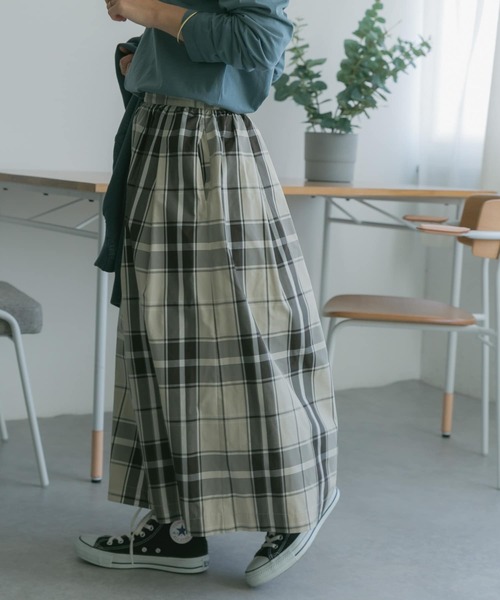 FORK&SPOON(フォークアンドスプーン)の「FORK&SPOON PEタフタチェックスカート(スカート・レディース・ネイビー/ベージュ・1/2)」の13枚目の写真