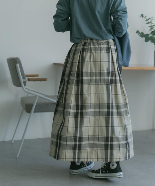 FORK&SPOON(フォークアンドスプーン)の「FORK&SPOON PEタフタチェックスカート(スカート・レディース・ネイビー/ベージュ・1/2)」の14枚目の写真