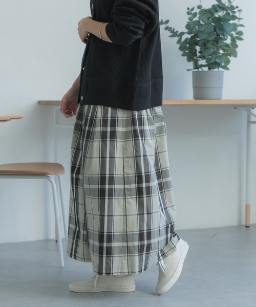 FORK&SPOON(フォークアンドスプーン)の「FORK&SPOON PEタフタチェックスカート(スカート・レディース・ネイビー/ベージュ・1/2)」の17枚目の写真