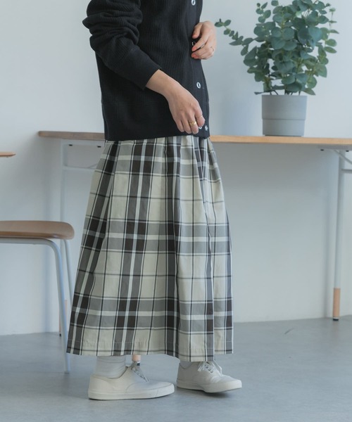 FORK&SPOON(フォークアンドスプーン)の「FORK&SPOON PEタフタチェックスカート(スカート・レディース・ネイビー/ベージュ・1/2)」の19枚目の写真