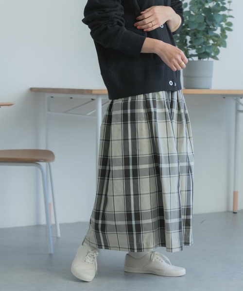 FORK&SPOON(フォークアンドスプーン)の「FORK&SPOON PEタフタチェックスカート(スカート・レディース・ネイビー/ベージュ・1/2)」の20枚目の写真