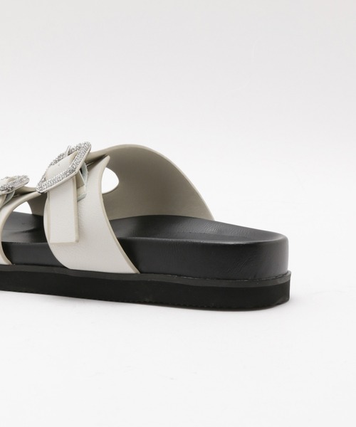 ROPE'（ロペ）の「ビジューバックルサンダル（サンダル・レディース・ブラック/オフホワイト・38/39/36/37）」の7枚目の写真