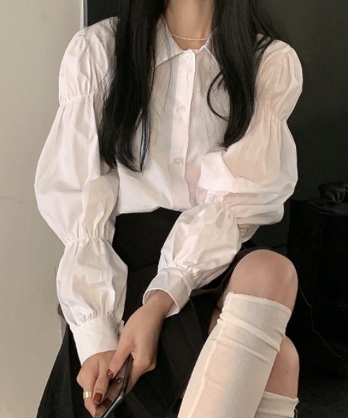 SHEENA(シーナ)の「シャーリング袖ブラウス(シャツ/ブラウス・レディース・ホワイト/ブラック・M)」の1枚目の写真