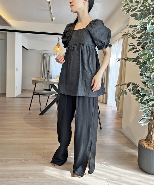 Jewelobe(ジュエローブ)の「ボリュームスリーブバックオープンデニムチュニック(シャツ/ブラウス・レディース・ブルー/ブラック・FREE)」の13枚目の写真
