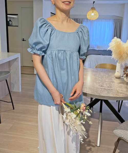 Jewelobe(ジュエローブ)の「ボリュームスリーブバックオープンデニムチュニック(シャツ/ブラウス・レディース・ブルー/ブラック・FREE)」の16枚目の写真