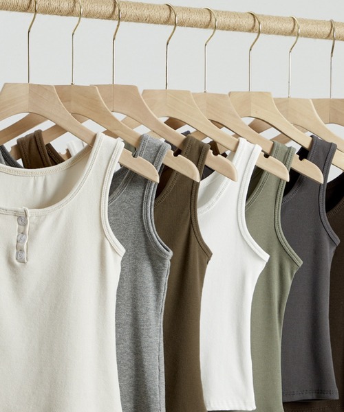 HALEY PESCA（ヘーリーペスカ）の「HALEY PESCA/ボタン付きリブタンクトップ（タンクトップ・レディース・ホワイト/ブラック/ライトグレー/ブラウン/アイボリー/グレー/ライトブラウン/ブルー・SMALL/MEDIUM/LARGE）」の9枚目の写真