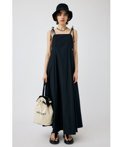 MOUSSY（マウジー）の「OPEN BACK FLARE ドレス（ワンピース・レディース・ブラック/ブルー系その他/ホワイト系その他・1/2）」の4枚目の写真
