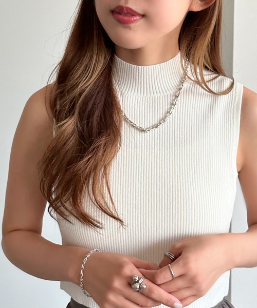 apres jour mignon(アプレジュールミニョン)の「クロップドハイネックトップス【ZOZOTOWN限定アイテム】(ニット/セーター・レディース・パープル/ブラック/オフホワイト・X-LARGE/フリー)」の10枚目の写真