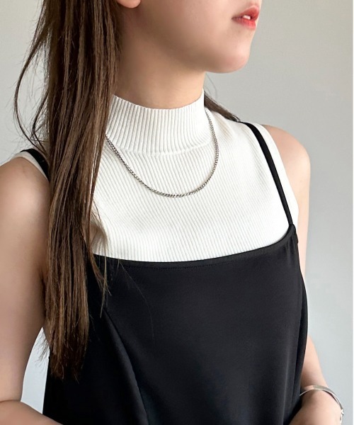 apres jour mignon(アプレジュールミニョン)の「クロップドハイネックトップス【ZOZOTOWN限定アイテム】(ニット/セーター・レディース・パープル/ブラック/オフホワイト・X-LARGE/フリー)」の4枚目の写真