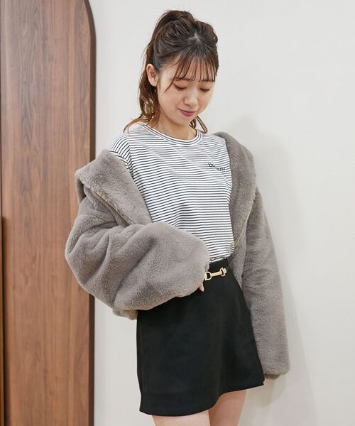 MAJESTIC LEGON（マジェスティックレゴン）の「フワフワフェイクファーフードブルゾン（その他アウター・レディース・グレー/ベージュ/アイボリー・SMALL/MEDIUM）」の4枚目の写真