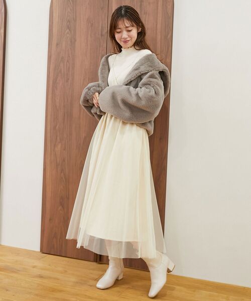 MAJESTIC LEGON（マジェスティックレゴン）の「フワフワフェイクファーフードブルゾン（その他アウター・レディース・グレー/ベージュ/アイボリー・SMALL/MEDIUM）」の5枚目の写真