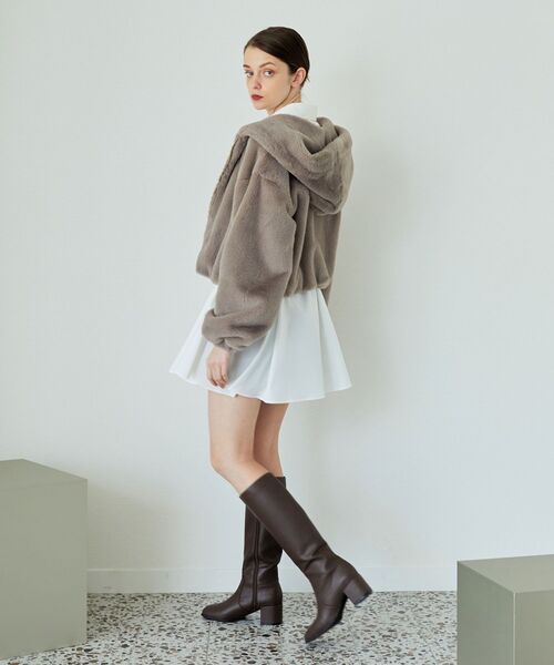 MAJESTIC LEGON（マジェスティックレゴン）の「フワフワフェイクファーフードブルゾン（その他アウター・レディース・グレー/ベージュ/アイボリー・SMALL/MEDIUM）」の9枚目の写真