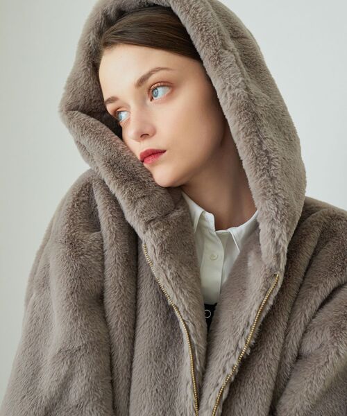 MAJESTIC LEGON（マジェスティックレゴン）の「フワフワフェイクファーフードブルゾン（その他アウター・レディース・グレー/ベージュ/アイボリー・SMALL/MEDIUM）」の12枚目の写真