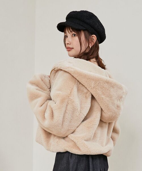 MAJESTIC LEGON（マジェスティックレゴン）の「フワフワフェイクファーフードブルゾン（その他アウター・レディース・グレー/ベージュ/アイボリー・SMALL/MEDIUM）」の21枚目の写真