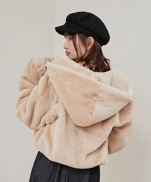 MAJESTIC LEGON（マジェスティックレゴン）の「フワフワフェイクファーフードブルゾン（その他アウター・レディース・グレー/ベージュ/アイボリー・SMALL/MEDIUM）」の22枚目の写真