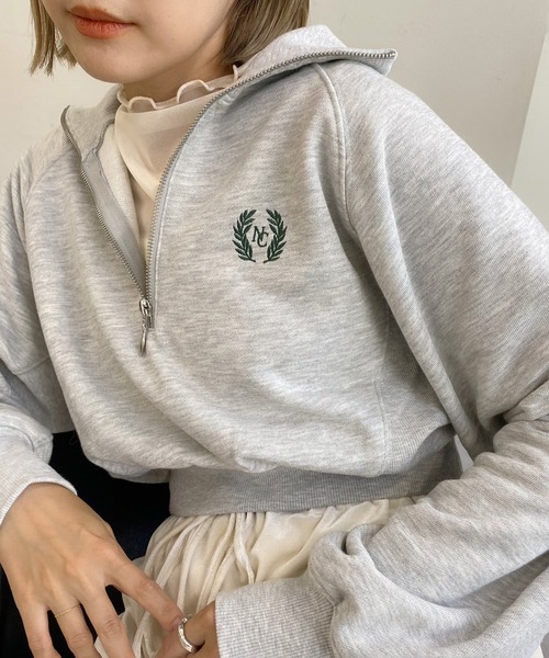 one after another NICE CLAUP（ワンアフターアナザーナイスクラップ）の「ハーフジップワンポイント刺繍スウェット【ZOZO限定商品】（スウェット・レディース・オフホワイト/オートミール/ネイビー・FREE）」の22枚目の写真