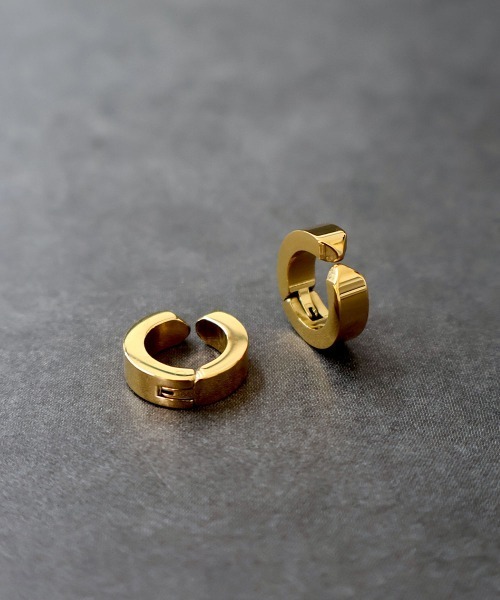 4INT.（フォイント）の「ワイド クリップイヤリング / サージカルステンレス316L (金属アレルギー対応)（イヤリング・メンズ・ブラック/ブルー/ゴールド/シルバー/ブラック×シルバー/シルバー×ゴールド・FREE）」の2枚目の写真