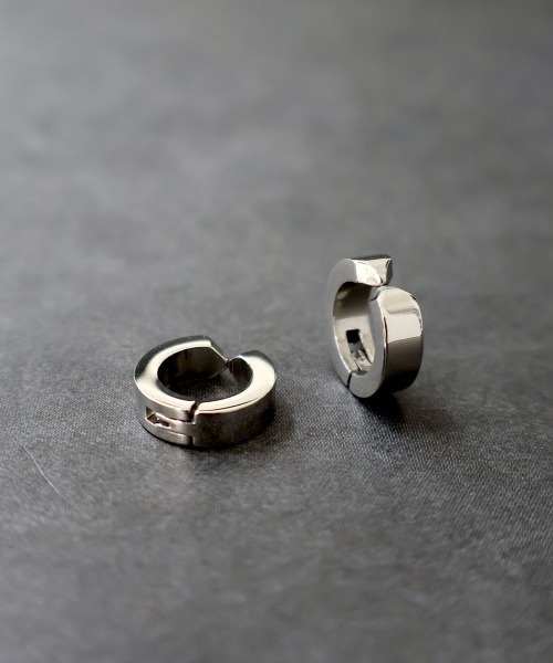 4INT.（フォイント）の「ワイド クリップイヤリング / サージカルステンレス316L (金属アレルギー対応)（イヤリング・メンズ・ブラック/ブルー/ゴールド/シルバー/ブラック×シルバー/シルバー×ゴールド・FREE）」の22枚目の写真