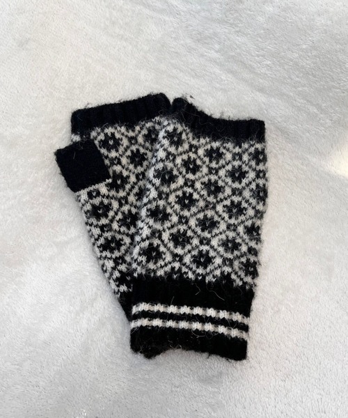 LOWRYS FARM（ローリーズファーム）の「ショートアームウォーマー　975084（手袋・レディース・ピンク/ブラック系その他/ピンク系その他/アイボリー/ブラック/ブルー・FREE）」の4枚目の写真