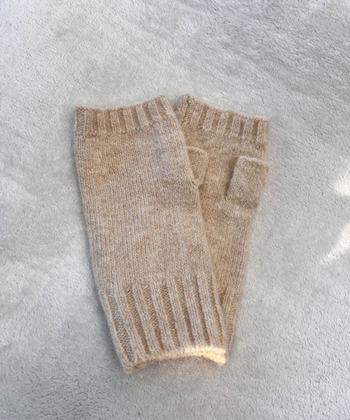 LOWRYS FARM（ローリーズファーム）の「ショートアームウォーマー　975084（手袋・レディース・ピンク/ブラック系その他/ピンク系その他/アイボリー/ブラック/ブルー・FREE）」の2枚目の写真