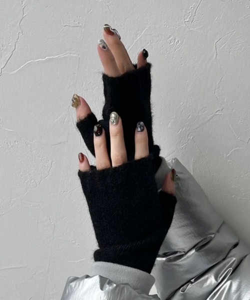 LOWRYS FARM（ローリーズファーム）の「ショートアームウォーマー　975084（手袋・レディース・ピンク/ブラック系その他/ピンク系その他/アイボリー/ブラック/ブルー・FREE）」の3枚目の写真