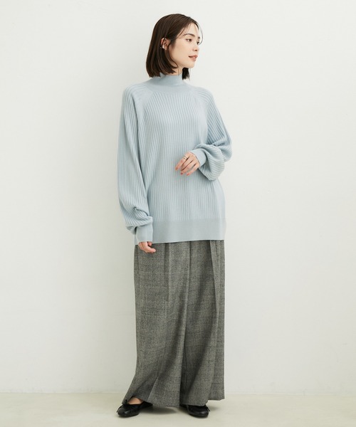 le cercle ADAM ET ROPE'（ルセルクルアダムエロペ）の「ラグランリブタートル（ニット/セーター・レディース・パープル/レンガ/チャコールグレー/ベージュ系その他/マスタード/サックスブルー・M/L）」の14枚目の写真
