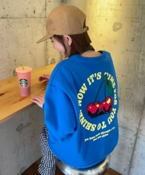 RODEO CROWNS WIDE BOWL(ロデオクラウンズワイドボウル)の「BETTER チェリースウェットトップス(スウェット・レディース・チャコールグレー/ブルー/オフホワイト・FREE)」の3枚目の写真