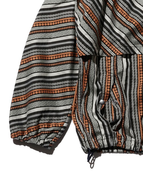 BEAMS PLUS(ビームスプラス)の「BEAMS PLUS / ジャカード ストライプ クルーザー ジャケット(ブルゾン・メンズ・ホワイト/オリーブ・XL/L/M/S)」の4枚目の写真